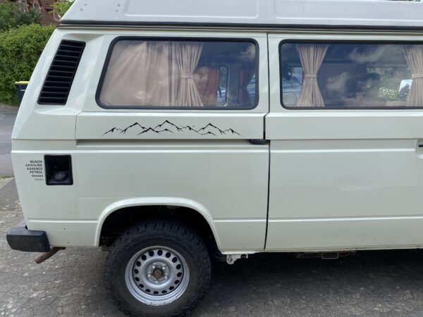 Berge Seitenaufkleber für VW T3 – Hochwertiger Outdoor Sticker für deinen Bulli – Bild 2