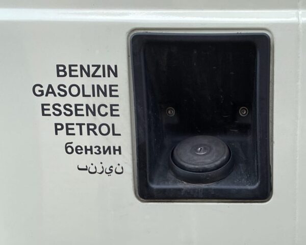 Benzin/Diesel Aufkleber – Mehrsprachiger Kraftstoff-Sticker für internationale Reisen