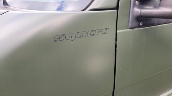 VW T4 Syncro Aufkleber Set – Originalgetreuer Schriftzug für deinen Bulli
